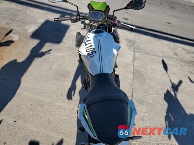 Zdjęcie 6 z 9 samochodu: 2021 KAWASAKI ER650 K VIN:ML5EREK17MDA40604 - miniatura