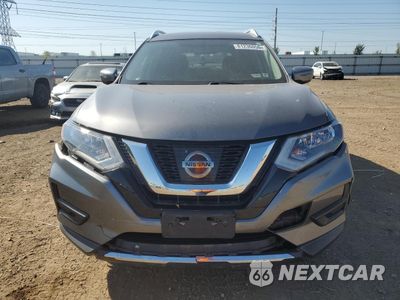 Piąte zdjęcie samochodu w środku: 2017 NISSAN ROGUE S VIN:KNMAT2MV1HP591780 - miniatura