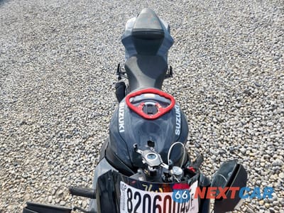 Piąte zdjęcie samochodu w środku: 2025 SUZUKI GSX-R750 VIN:JS1GR7MA4S7101711 - miniatura