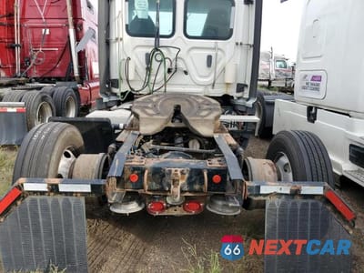 Zdjęcie 6 z 10 samochodu: 2018 FREIGHTLINER CASCADIA 113 SEMI TRUCK VIN:3AKBGADV0JSJN2762 - miniatura