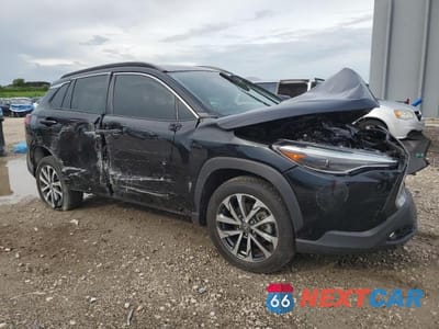 Czwarte zdjęcie samochodu z boku: 2022 TOYOTA COROLLA CROSS XLE VIN:7MUEAAAG8NV026392 - miniatura