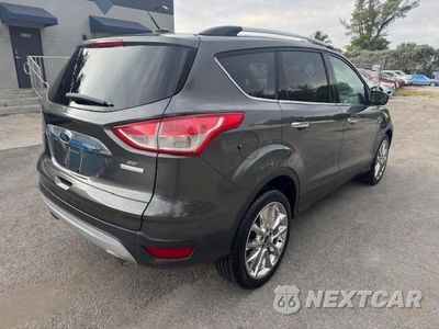 Trzecie zdjęcie samochodu z tyłu: 2016 FORD ESCAPE SE VIN:1FMCU0GX4GUC35892 - miniatura