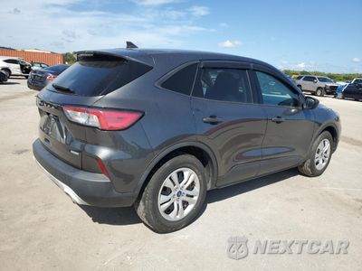 Trzecie zdjęcie samochodu z tyłu: 2020 FORD ESCAPE S VIN:1FMCU0F6XLUB75216 - miniatura