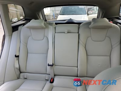 Zdjęcie 10 z 15 samochodu: 2022 VOLVO XC60 B5 MOMENTUM VIN:YV4L12RK6N1982271 - miniatura