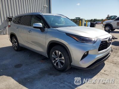 Czwarte zdjęcie samochodu z boku: 2021 TOYOTA HIGHLANDER XLE VIN:5TDHZRAH6MS089528 - miniatura