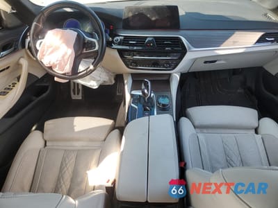 Zdjęcie 8 z 14 samochodu: 2018 BMW M550XI VIN:WBAJB9C53JB049870 - miniatura