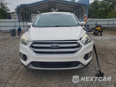 Piąte zdjęcie samochodu w środku: 2017 FORD ESCAPE SE VIN:1FMCU0GD2HUE12124 - miniatura