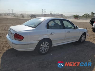 Trzecie zdjęcie samochodu z tyłu: 2002 HYUNDAI SONATA GLS VIN:KMHWF35H12A689693 - miniatura