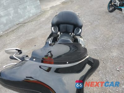 Piąte zdjęcie samochodu w środku: 2011 HARLEY-DAVIDSON FLHTK VIN:1HD1KEM10BB622246 - miniatura