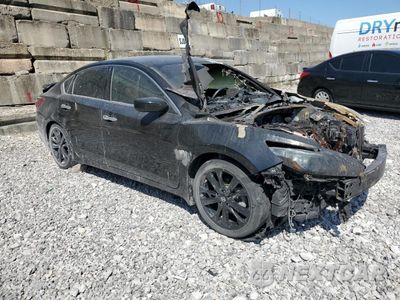 Czwarte zdjęcie samochodu z boku: 2017 NISSAN ALTIMA 2.5 VIN:1N4AL3AP6HC250710 - miniatura