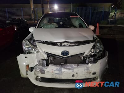 Piąte zdjęcie samochodu w środku: 2012 TOYOTA PRIUS V VIN:JTDZN3EU2C3176041 - miniatura