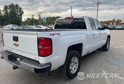 Czwarte zdjęcie samochodu z boku: 2017 CHEVROLET SILVERADO K1500 LT VIN:1GCVKREC9HZ225497 - miniatura