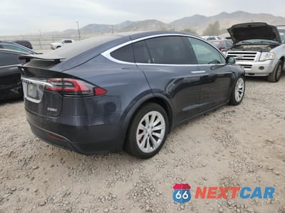 Trzecie zdjęcie samochodu z tyłu: 2017 TESLA MODEL X VIN:5YJXCDE4XHF034856 - miniatura