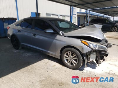 Czwarte zdjęcie samochodu z boku: 2015 HYUNDAI SONATA SE VIN:5NPE24AF8FH121574 - miniatura