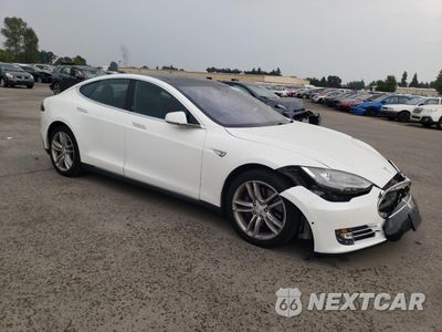Czwarte zdjęcie samochodu z boku: 2015 TESLA MODEL S VIN:5YJSA1E10FF104415 - miniatura