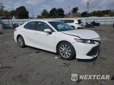 Czwarte zdjęcie samochodu z boku: 2018 TOYOTA CAMRY L VIN:4T1B11HK7JU550559 - miniatura