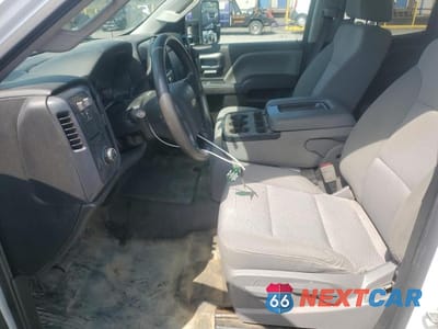 Zdjęcie 7 z 12 samochodu: 2017 CHEVROLET SILVERADO C2500 HEAVY DUTY VIN:1GC2CUEG3HZ271591 - miniatura