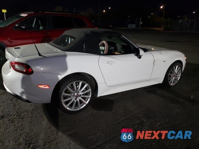 Trzecie zdjęcie samochodu z tyłu: 2017 FIAT 124 SPIDER CLASSICA VIN:JC1NFAEK3H0106407 - miniatura