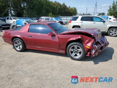 Czwarte zdjęcie samochodu z boku: 1985 CHEVROLET CAMARO VIN:1G1FP87H3FN141889 - miniatura