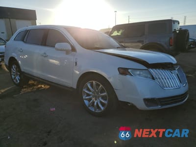 Czwarte zdjęcie samochodu z boku: 2010 LINCOLN MKT VIN:2LMHJ5AR8ABJ08988 - miniatura