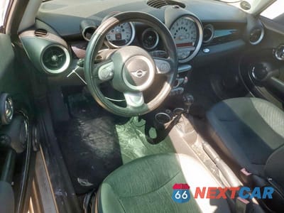 Zdjęcie 8 z 12 samochodu: 2010 MINI COOPER VIN:WMWMF3C53ATZ22963 - miniatura