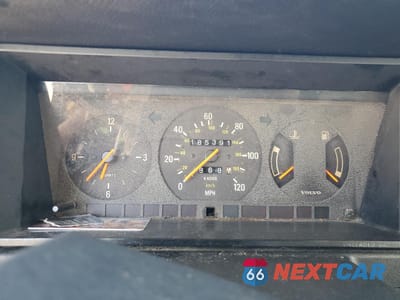 Zdjęcie 9 z 13 samochodu: 1993 VOLVO 240 VIN:YV1AW8801P1947696 - miniatura