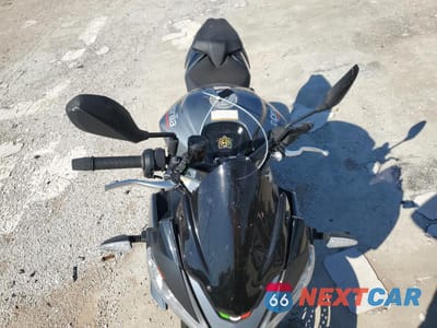 Piąte zdjęcie samochodu w środku: 2023 APRILIA TUONO 660 VIN:ZD4KSUL0XPS000418 - miniatura