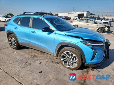 Czwarte zdjęcie samochodu z boku: 2025 CHEVROLET TRAX 2RS VIN:KL77LJEP9SC066448 - miniatura