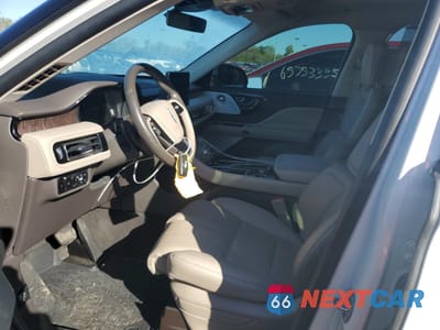 Zdjęcie 7 z 15 samochodu: 2023 LINCOLN AVIATOR RESERVE VIN:5LM5J7XC3PGL15123 - miniatura
