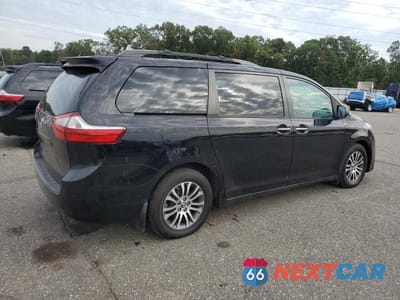 Trzecie zdjęcie samochodu z tyłu: 2018 TOYOTA SIENNA XLE VIN:5TDYZ3DC4JS955588 - miniatura