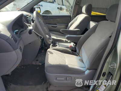 Zdjęcie 13 z 26 samochodu: 2008 TOYOTA SIENNA CE VIN:5TDZK23C88S139935 - miniatura