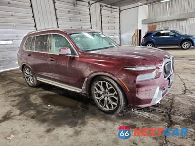 Czwarte zdjęcie samochodu z boku: 2024 BMW X7 XDRIVE40I VIN:5UX23EM01R9U59925 - miniatura