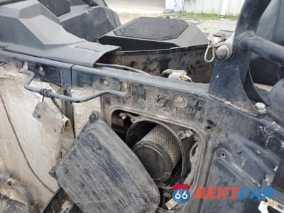 Zdjęcie 9 z 11 samochodu: 2024 KAWASAKI KRT1000 B VIN:JKARTCB15RB503069 - miniatura