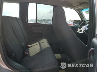 Zdjęcie 11 z 13 samochodu: 2004 JEEP LIBERTY SPORT VIN:1J4GL48K24W279175 - miniatura