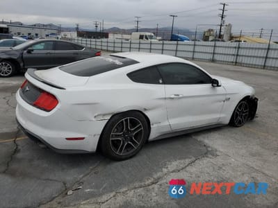 Trzecie zdjęcie samochodu z tyłu: 2018 FORD MUSTANG VIN:1FA6P8TH6J5157015 - miniatura