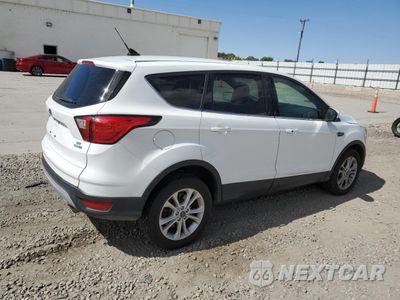 Trzecie zdjęcie samochodu z tyłu: 2019 FORD ESCAPE SE VIN:1FMCU9GD7KUB11828 - miniatura
