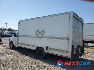Trzecie zdjęcie samochodu z tyłu: 2018 FORD ECONOLINE E-350 BOX TRUCK VIN:1FDWE3FS4JDC25906 - miniatura