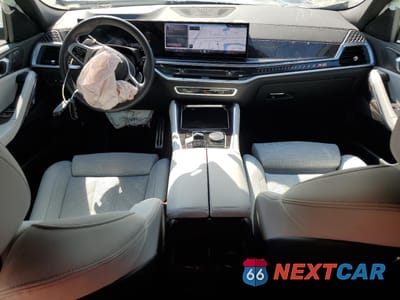Zdjęcie 8 z 16 samochodu: 2025 BMW X6 XDRIVE40I VIN:5UX33EX0XS9Z03745 - miniatura
