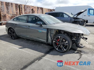 Czwarte zdjęcie samochodu z boku: 2023 AUDI S5 PREMIUM PLUS VIN:WAUC4CF51PA038683 - miniatura