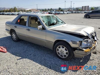 Czwarte zdjęcie samochodu z boku: 1995 MERCEDES-BENZ E 300D VIN:WDBEB31E6SC091657 - miniatura