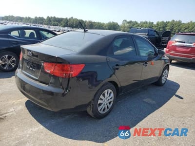 Trzecie zdjęcie samochodu z tyłu: 2013 KIA FORTE LX VIN:KNAFT4A25D5681545 - miniatura