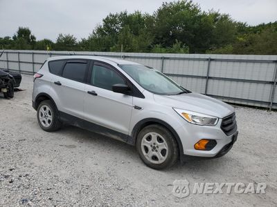 Czwarte zdjęcie samochodu z boku: 2017 FORD ESCAPE S VIN:1FMCU0F73HUD19785 - miniatura