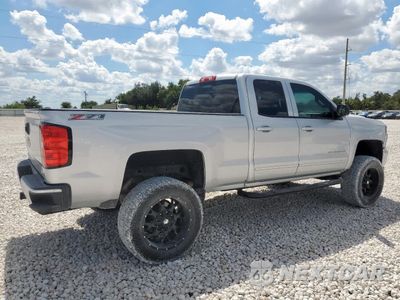 Trzecie zdjęcie samochodu z tyłu: 2017 CHEVROLET SILVERADO K1500 LT VIN:1GCVKREC4HZ390972 - miniatura