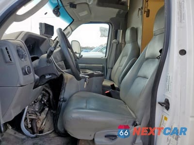 Zdjęcie 7 z 14 samochodu: 2022 FORD ECONOLINE - TRUCKS DELIVERY VAN VIN:1FDWE3FK7NDC25727 - miniatura