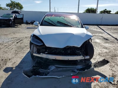 Piąte zdjęcie samochodu w środku: 2023 TESLA MODEL X VIN:7SAXCAE51PF384515 - miniatura