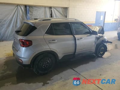 Trzecie zdjęcie samochodu z tyłu: 2024 HYUNDAI VENUE SEL VIN:KMHRC8A32RU331766 - miniatura