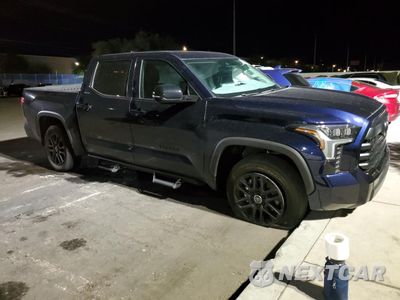 Czwarte zdjęcie samochodu z boku: 2024 TOYOTA TUNDRA CREWMAX LIMITED VIN:5TFWA5DB5RX189510 - miniatura
