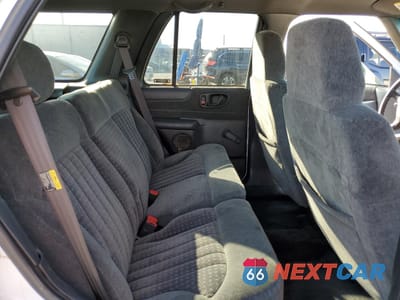 Zdjęcie 11 z 15 samochodu: 2002 CHEVROLET BLAZER VIN:1GNCS13WX2K155912 - miniatura