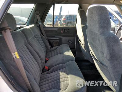 Zdjęcie 11 z 15 samochodu: 2002 CHEVROLET BLAZER VIN:1GNCS13WX2K155912 - miniatura