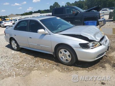 Czwarte zdjęcie samochodu z boku: 2002 HONDA ACCORD EX VIN:1HGCG16572A078310 - miniatura